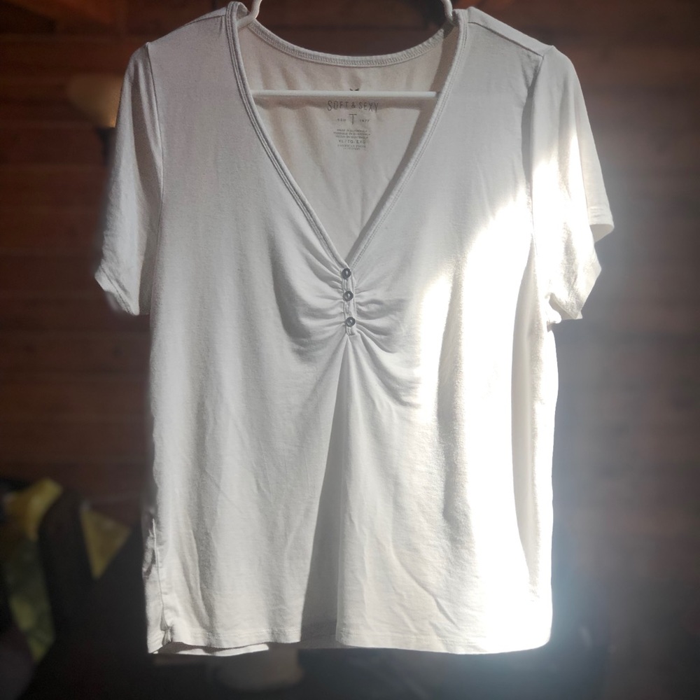 American Eagle v neck tee